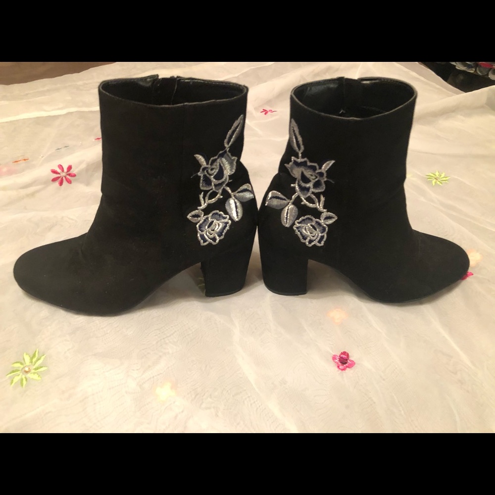 Velvet boots